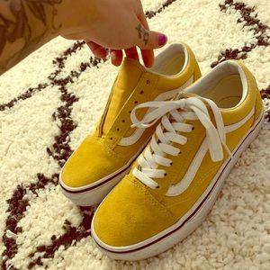 Woman’s vans size 6